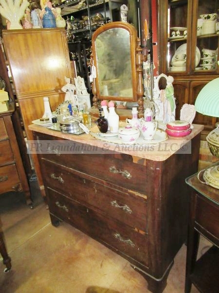 lot 206 image: 1930s vanity dresser