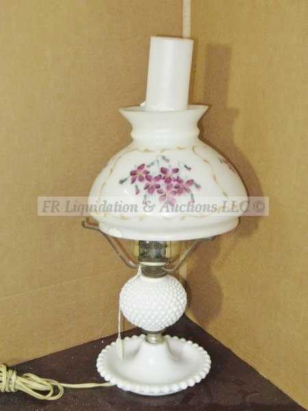 lot 209 image: Vintage parlor lamp