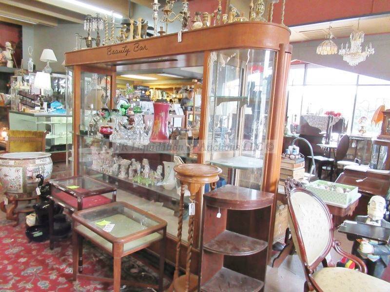 lot 225 image: 1940s art deco Beauty Bar display counter w Butterscotch Bakelite sidelights