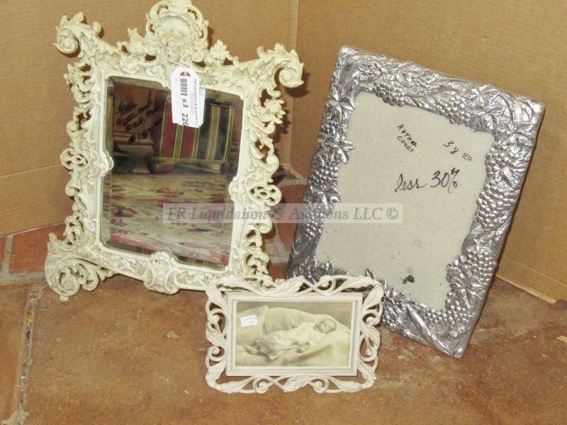 lot 226 image: Vintage & modern photo frames