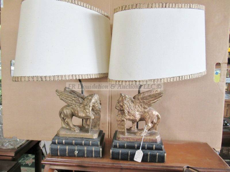 lot 865 image: Winged lions of St. Mark lamps