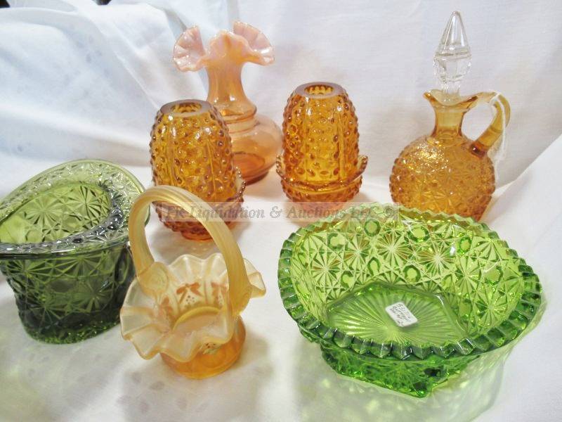lot 252 image: Fenton glass