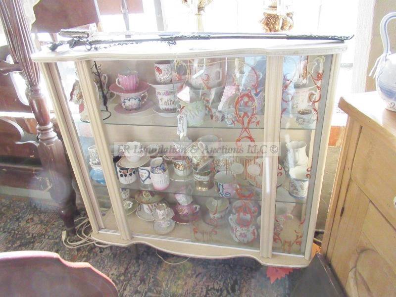 lot 271 image: Display cabinet