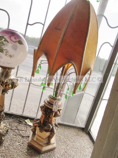 lot 275 image: Unique cherub & putti lamp