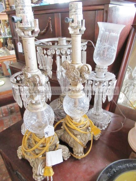 lot 281 image: Glass & crystal lamps