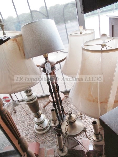 lot 842 image: Assorted lamps