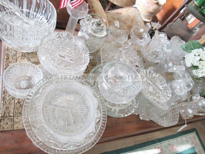 lot 287 image: Various crystal and glass ware