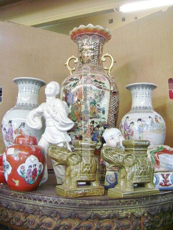 lot 302 image: Asian theme ceramics