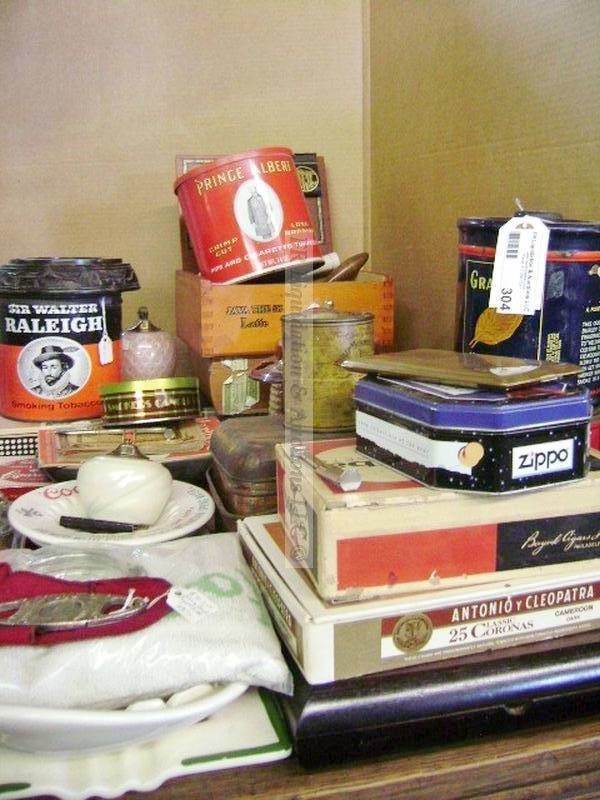 lot 304 image: Tobacco collectibles