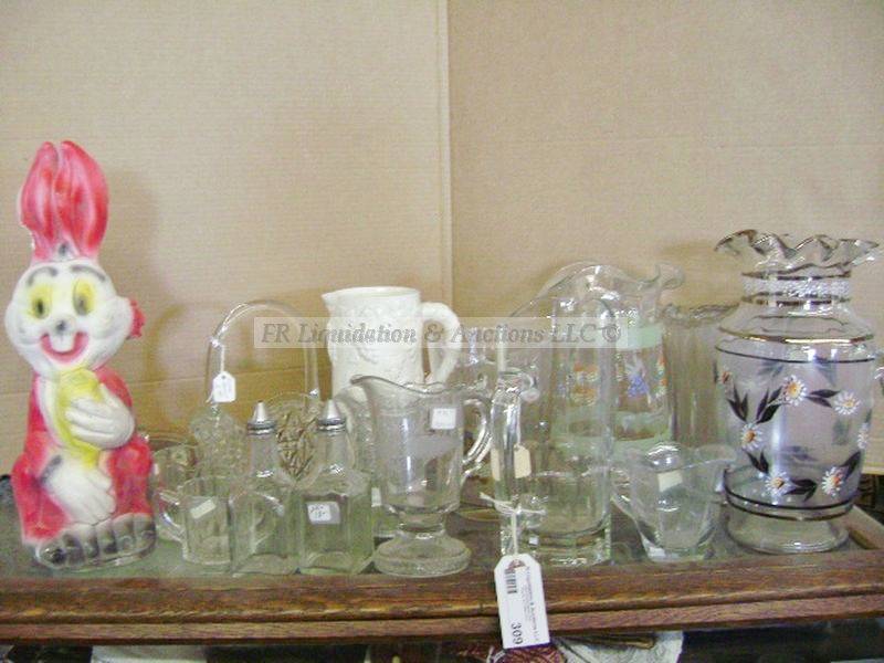 lot 309 image: Various vintage glassware