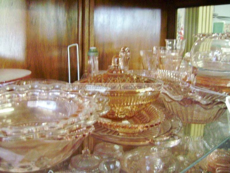 lot 312 image: Vintage pink depression glassware