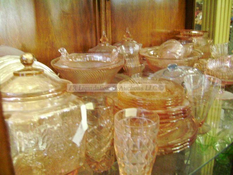 lot 313 image: Vintage pink depression glassware