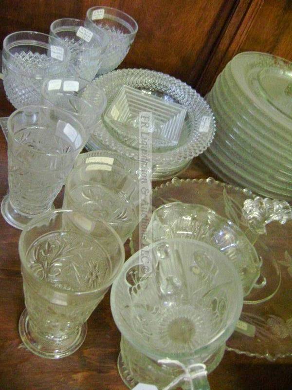lot 320 image: Vintage depression glassware