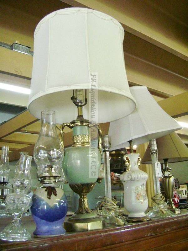 lot 321 image: Various lamps