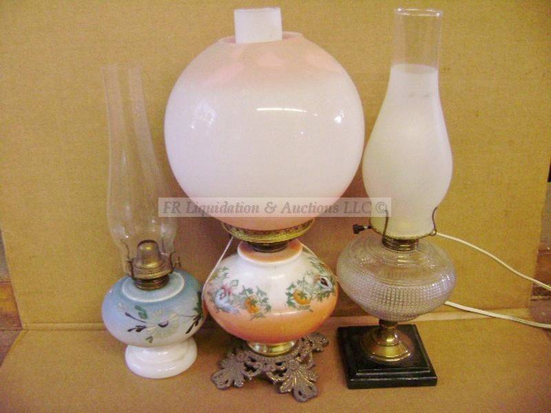 lot 322 image: Classic Parlor globe lamp & more