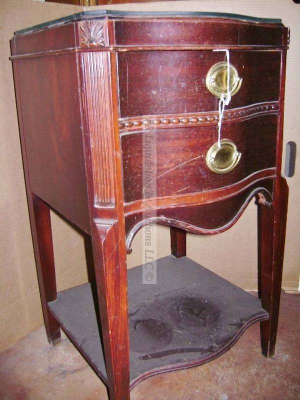 lot 323 image: 1940s mahogany occasional tableend table