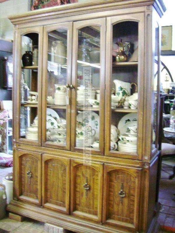 lot 324 image: Mid century china hutch
