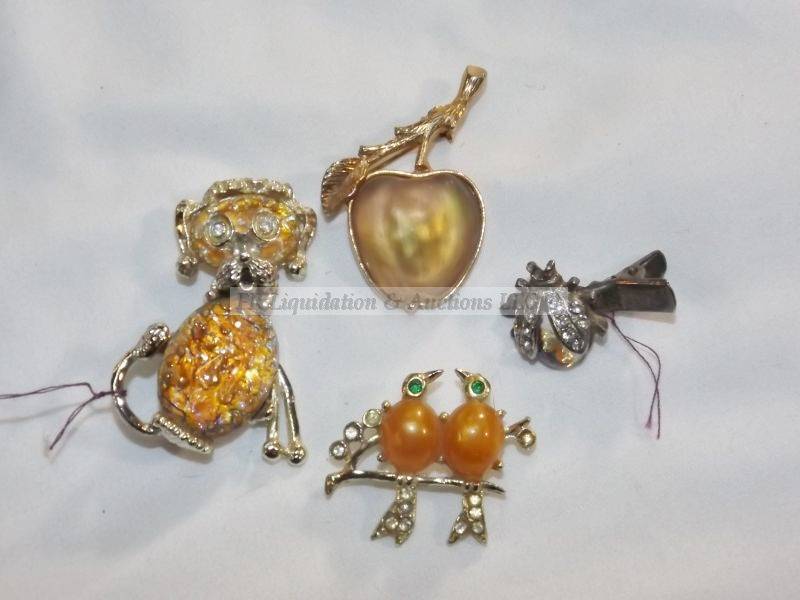 lot 487 image: Jelly Belly jewelry selection