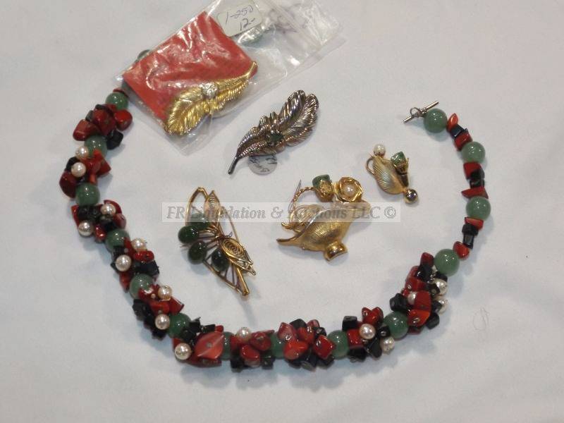 lot 496 image: Tumbled red coral, black onyx and Jade bead necklace, Jade jewelry
