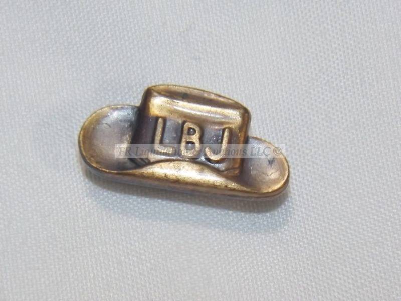 lot 506 image: RARE 1964 President Lyndon B Johnson cowboy hat lapel pin