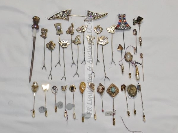lot 535 image: Stickpin assortment with Victorian rock crystal stickpin
