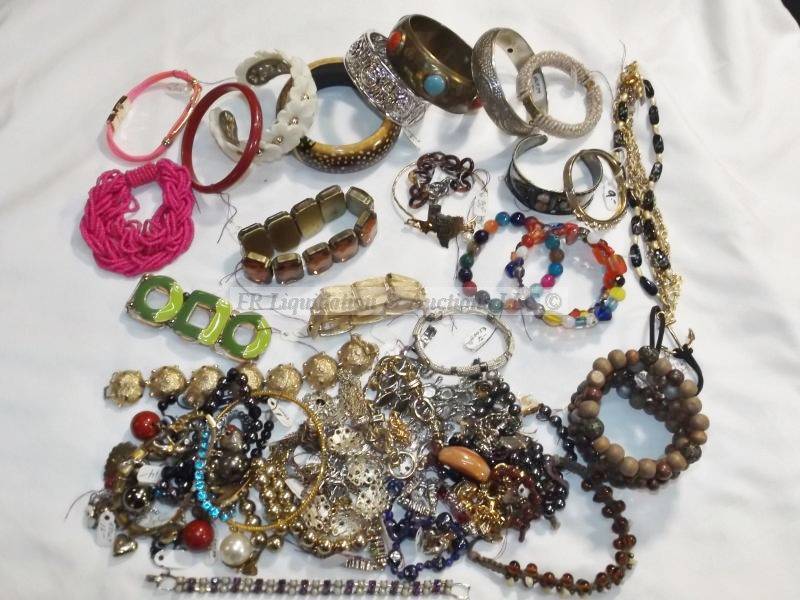 lot 540 image: Assorted bracelets