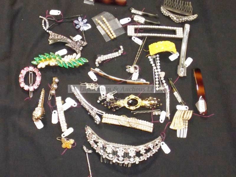 lot 489 image: Hair Accessory jewelry selection