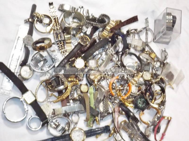 lot 477 image: Watch assortment and watch parts.