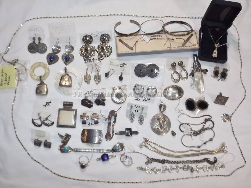 lot 490 image: Sterling Silver bag of assorted jewelry