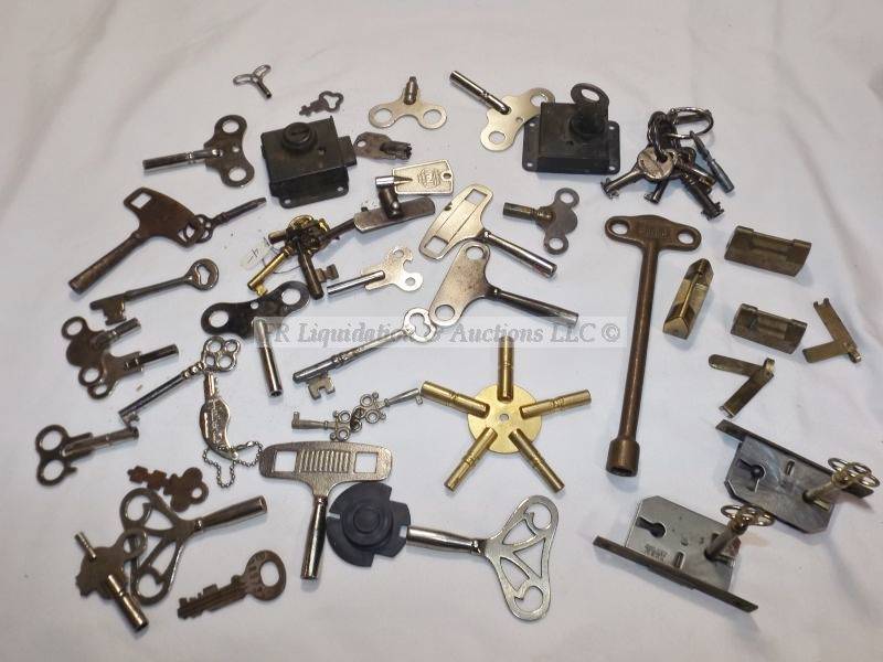 lot 517 image: Keys and clock keys, etc