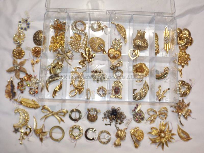lot 497 image: Gold fashion brooches