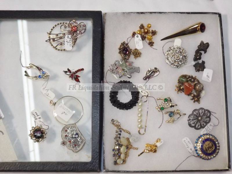 lot 519 image: Glass topped riker case with jewelry assortment