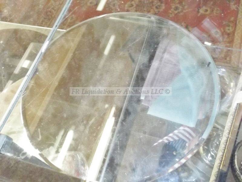 lot 828 image: Mirror displays in jewelry cases