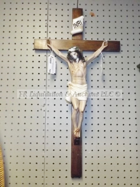 lot 781 image: Crucifix