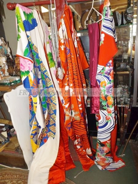 lot 764 image: Asian Kimonos