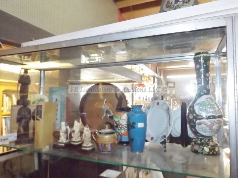 lot 742 image: Asian collectibles