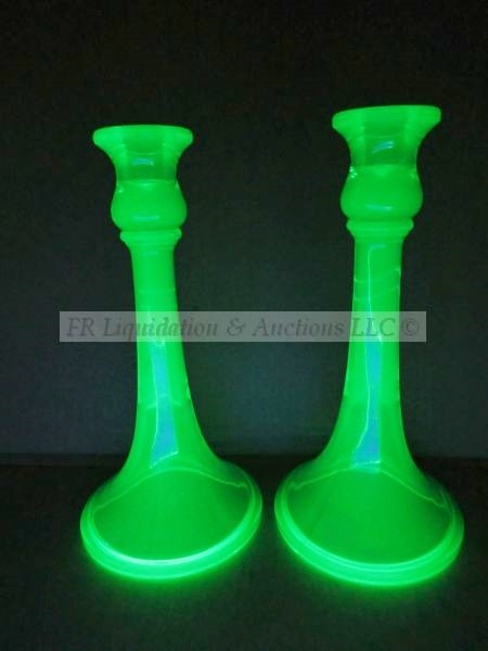 lot 317 image: Vintage Uranium oxide glassware