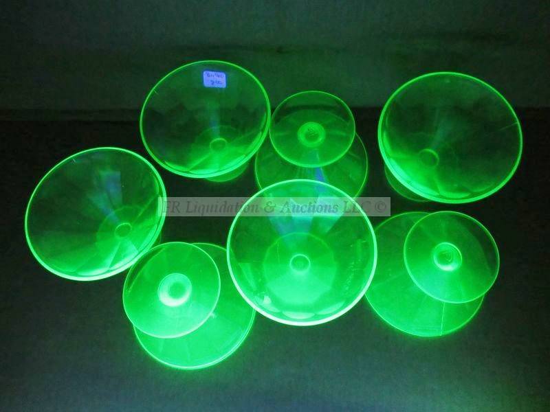 lot 318 image: Vintage Uranium oxide glassware