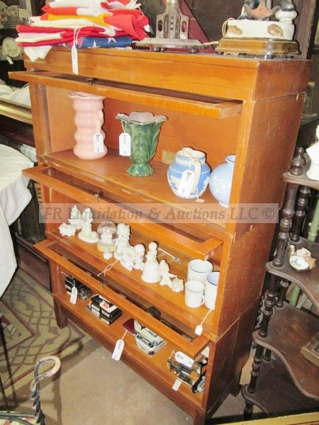 lot 778 image: Globe-Wernicke sectional bookcase