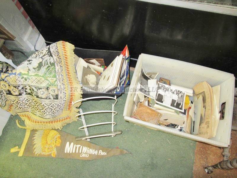 lot 748 image: Assorted collectables