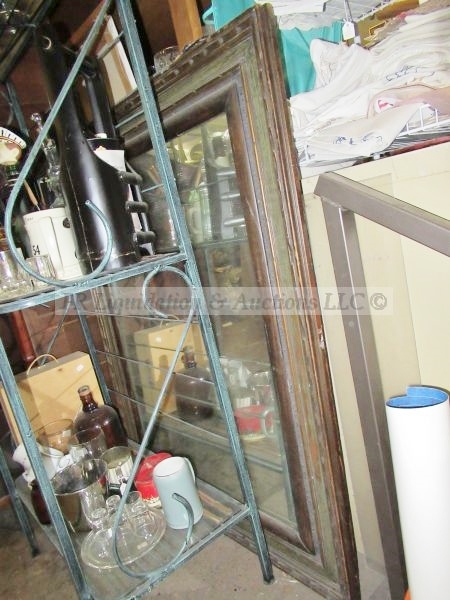 lot 776 image: Large vintage wall mirror
