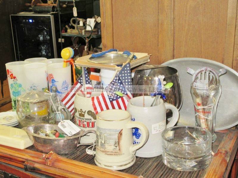 lot 724 image: Classic bar supplies