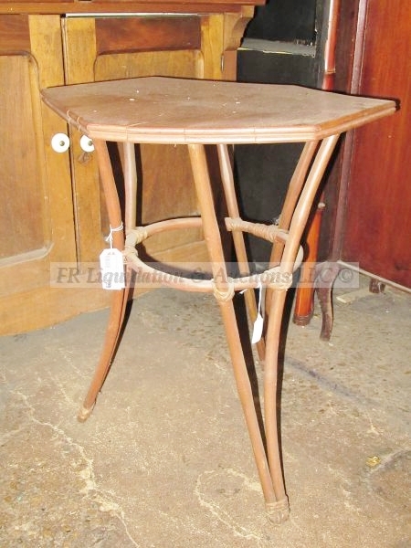 lot 722 image: Vintage unique occasional table