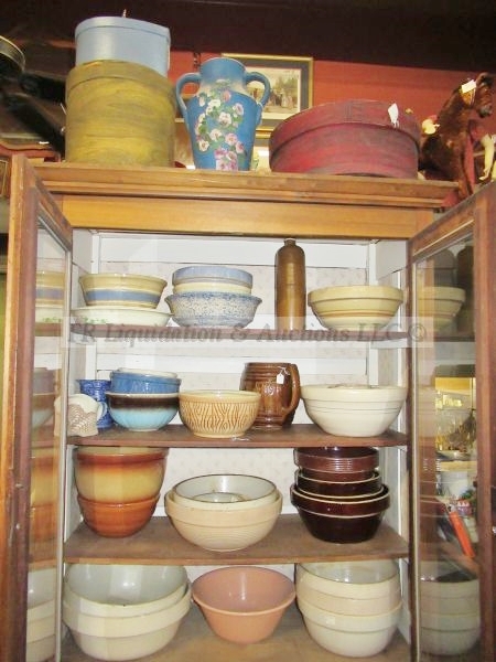 lot 719 image: Vintage heavy ceramic mixing bowls