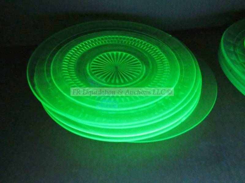 lot 314 image: Vintage Uranium oxide glassware