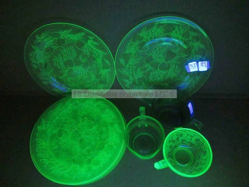 lot 315 image: Vintage Uranium oxide glassware