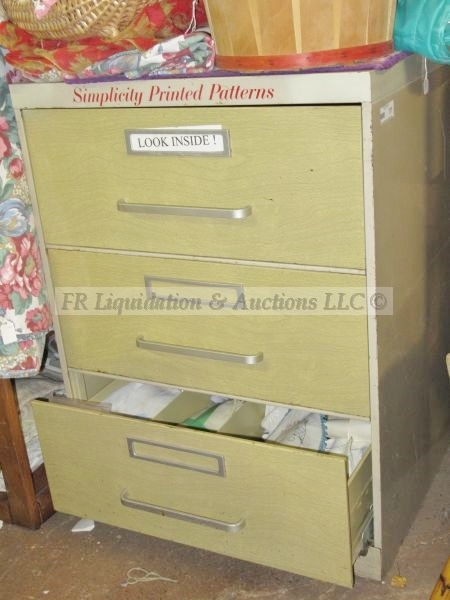 lot 777 image: Metal lateral file cabinet