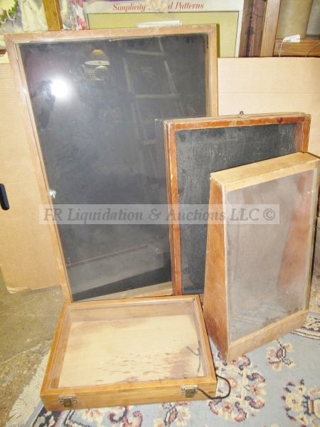 lot 779 image: Counter top jewelry display cases