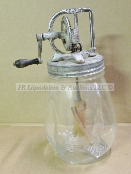 lot 700 image: Antique 1920s Dazey hand crank butter churn