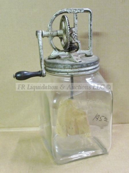 lot 699 image: Antique 1920s Dazey hand crank butter churn